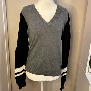Treasure and Bond / Grey and Black V-Neck Women's Sweater